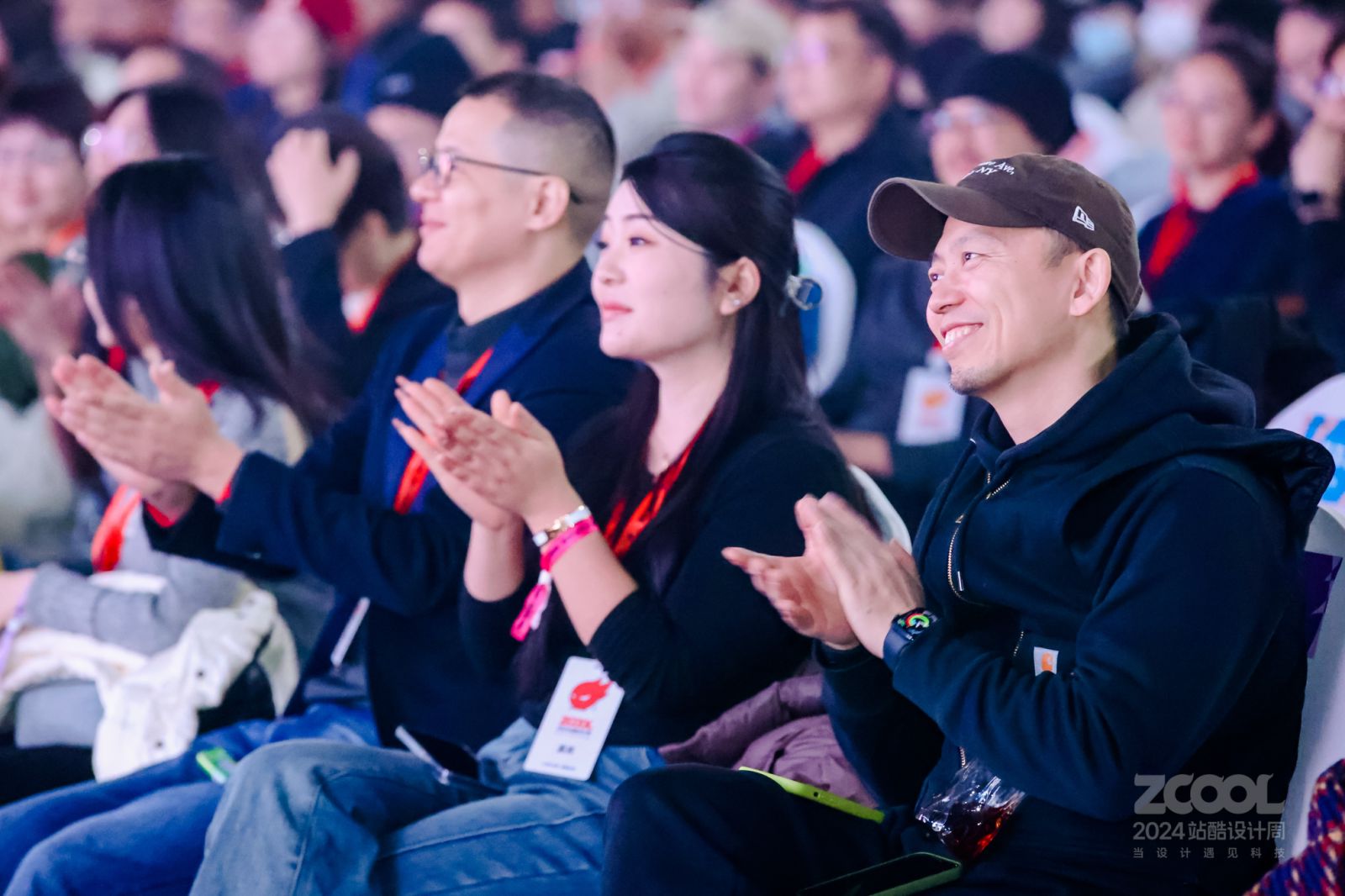 卷还是不卷？GIF艺术家约翰强尼脱口秀首秀｜2024站酷设计周回顾（图ZMTUwMDQxMTI=） - 资讯 - 站酷设计师站酷设计周原创素材 - 站酷ZCOOL