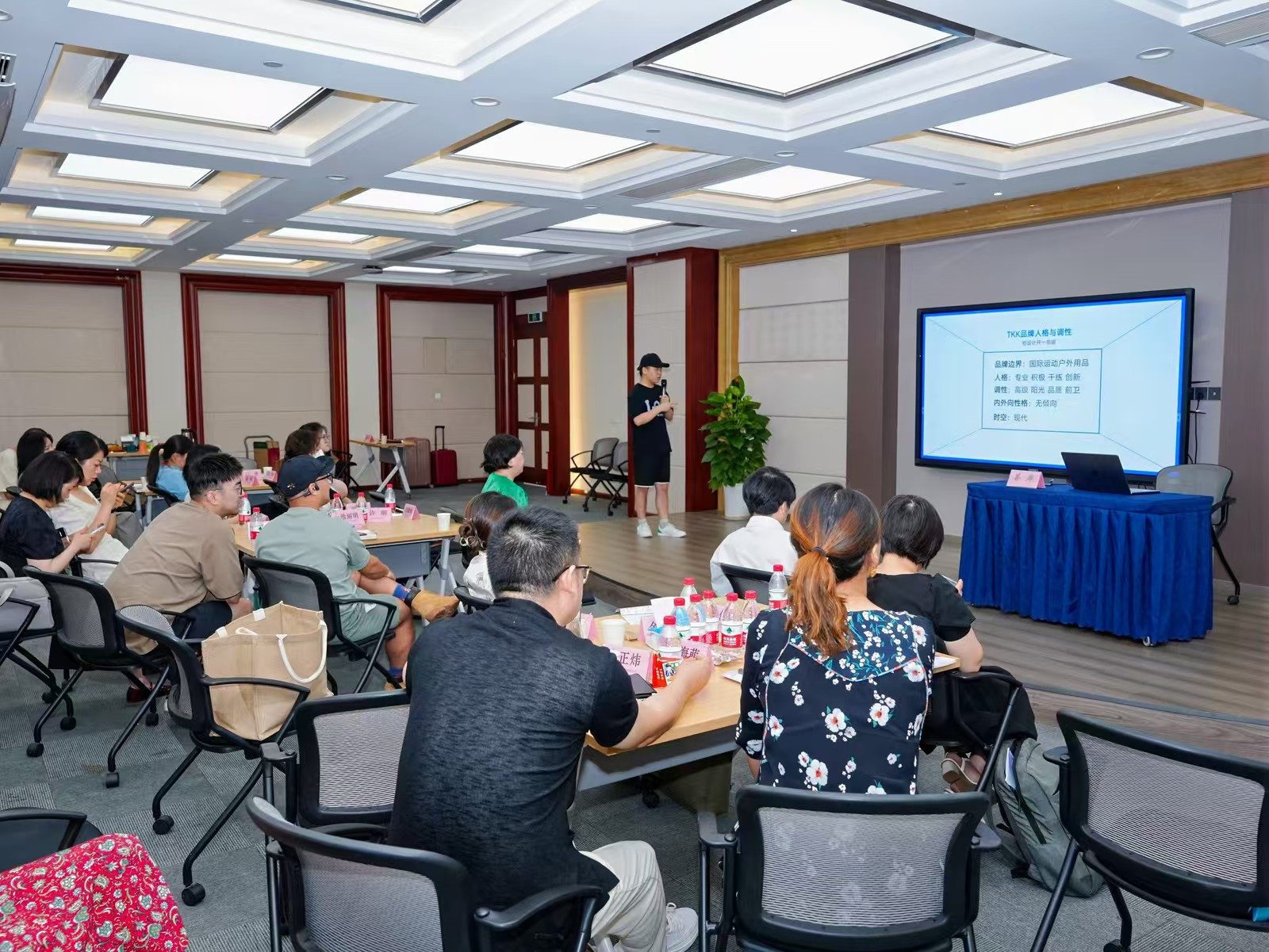 从设计转型策划后,我过得怎么样?(图ZMTUwMDgyMDA=) - 观点 - 站酷设计师叮叮_知鱼品牌原创素材 - 站酷ZCOOL