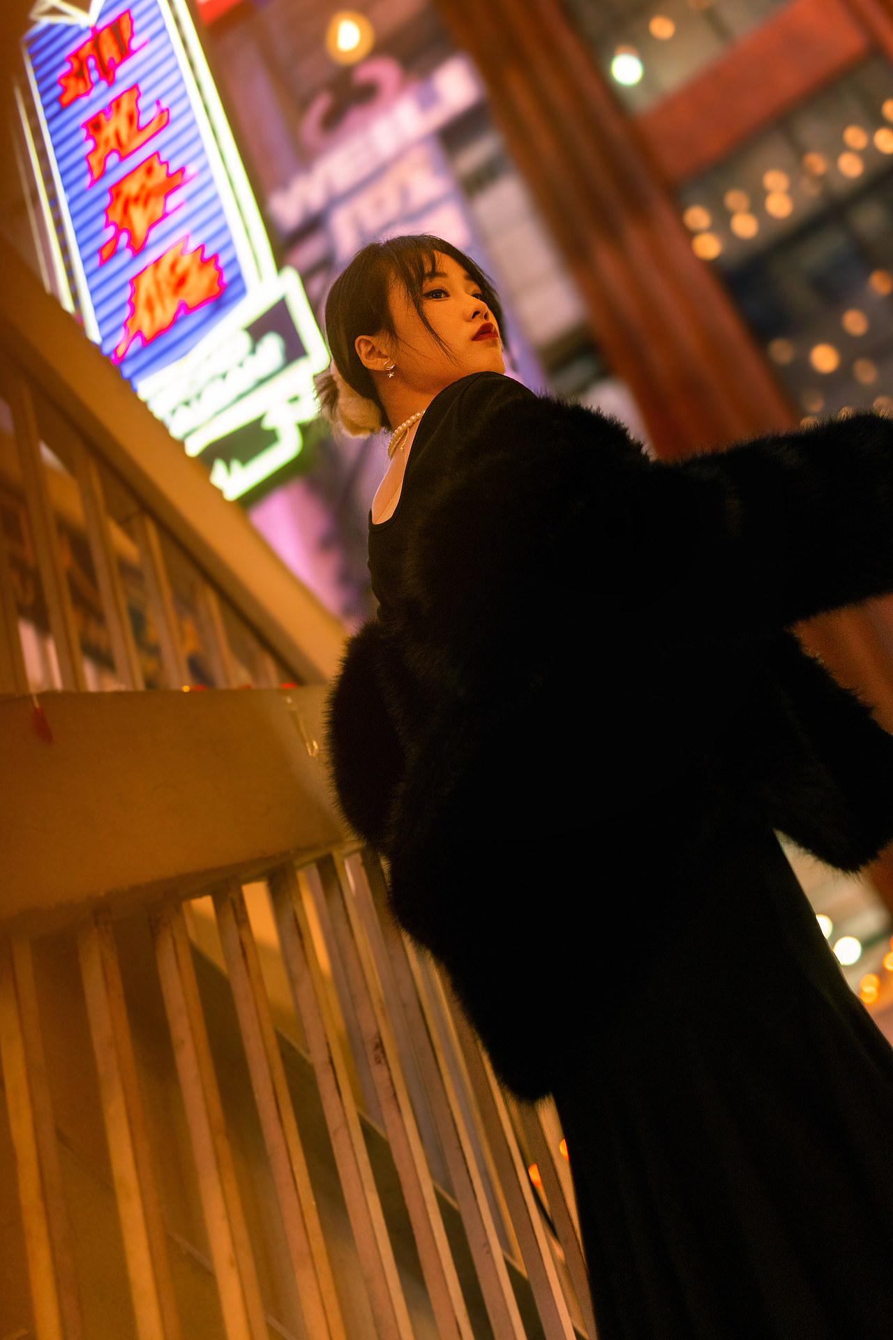 情绪人像丨《繁花梦影：复刻电视剧中的时尚与华丽》（图ZMzgzNjcwNjYw） - 人像摄影 - 站酷设计师莱叔叔原创素材 - 站酷ZCOOL