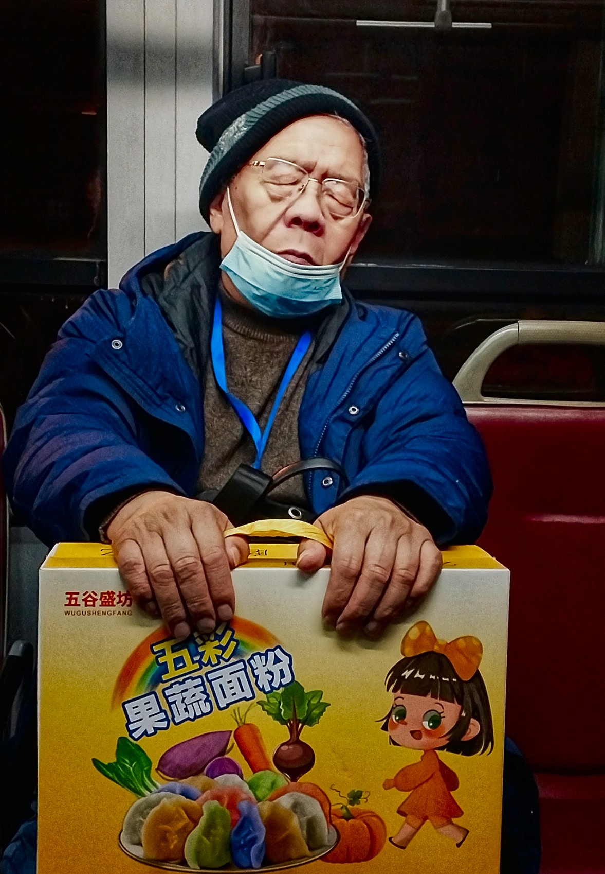 《北京·公交》（图ZMzgzNjkxODg4） - 人像摄影 - 站酷设计师无敌统帅原创素材 - 站酷ZCOOL