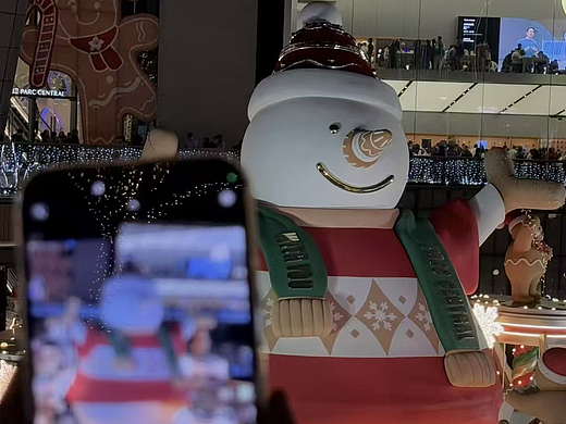 天環(huán)廣場(chǎng)的圣誕夜（個(gè)人主頁(yè)-ZNzEyMDA0NjA=） - 人像攝影 - 站酷設(shè)計(jì)師sunday0616原創(chuàng)素材 - 站酷ZCOOL