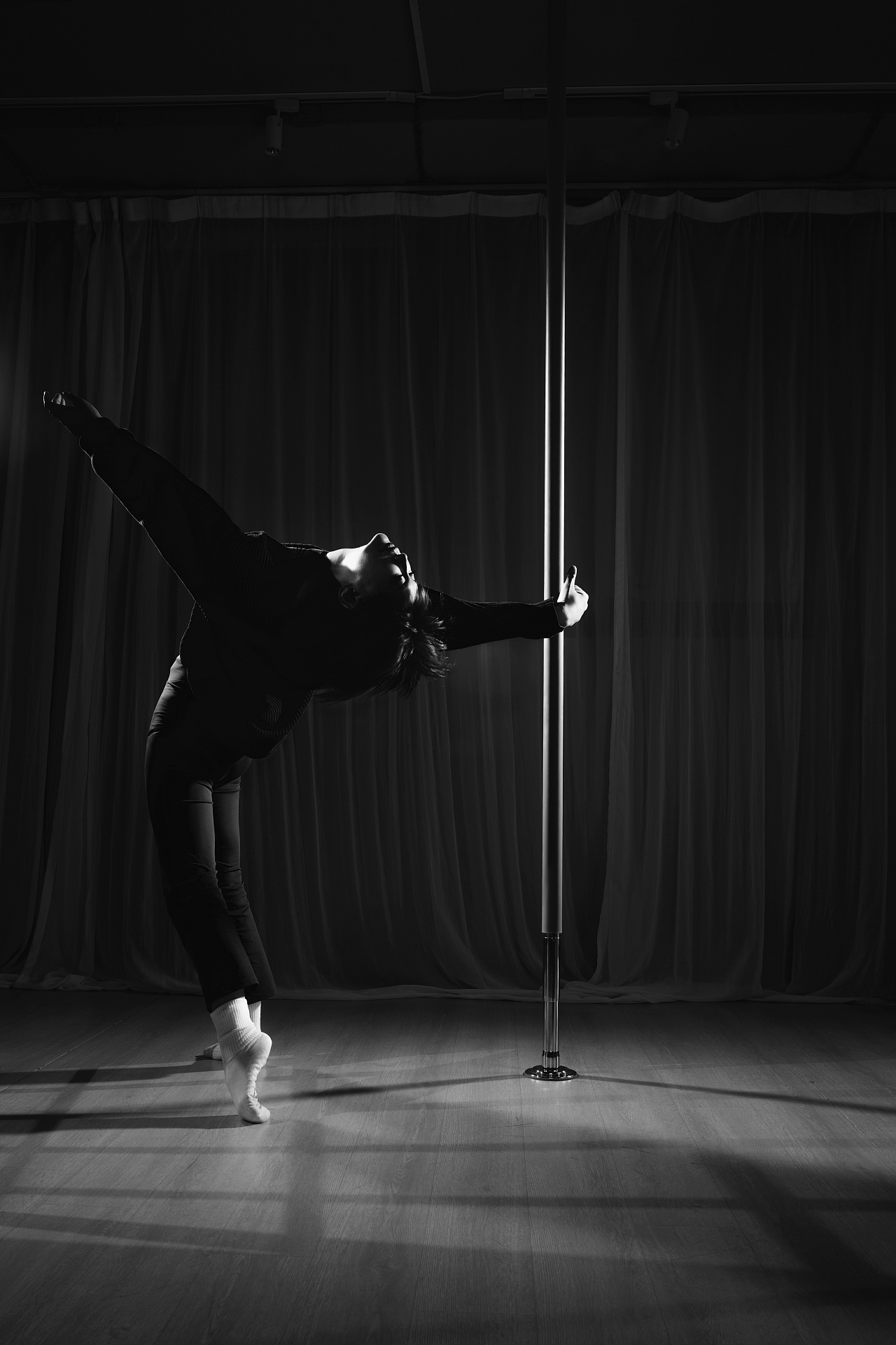 黑白影调舞者人像（图ZMzgzNzgyODc2） - 人像摄影 - 站酷设计师寂寞梧桐1980原创素材 - 站酷ZCOOL