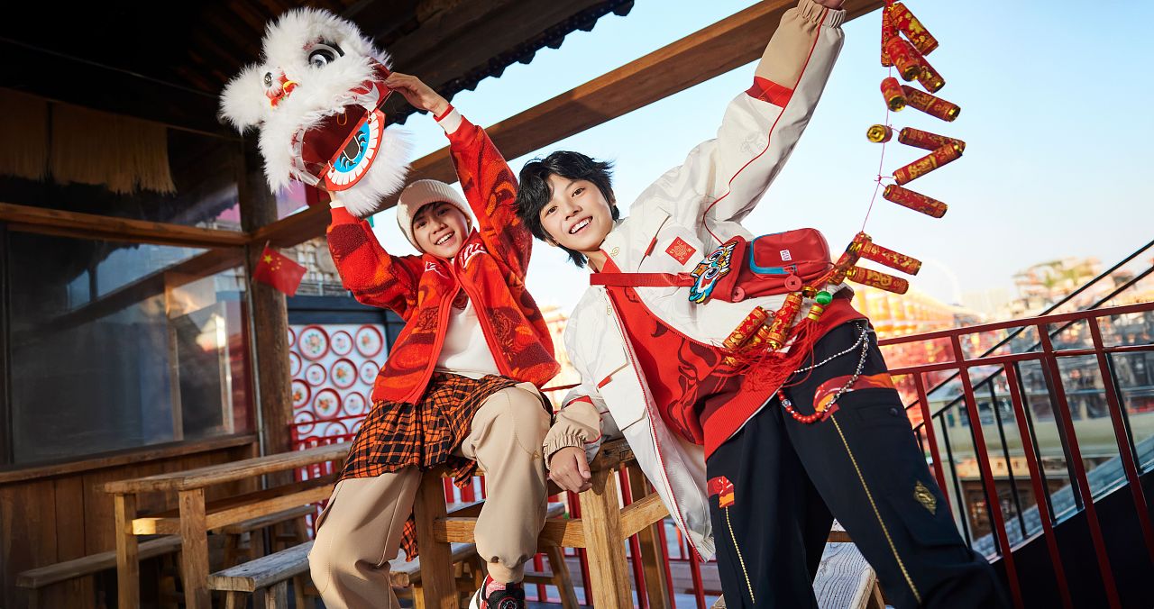 ANTA KIDS | 红红火火中国年 非遗文化代代传（图ZMzgzODgwMzM2） - 产品摄影 - 站酷设计师DANFO原创素材 - 站酷ZCOOL