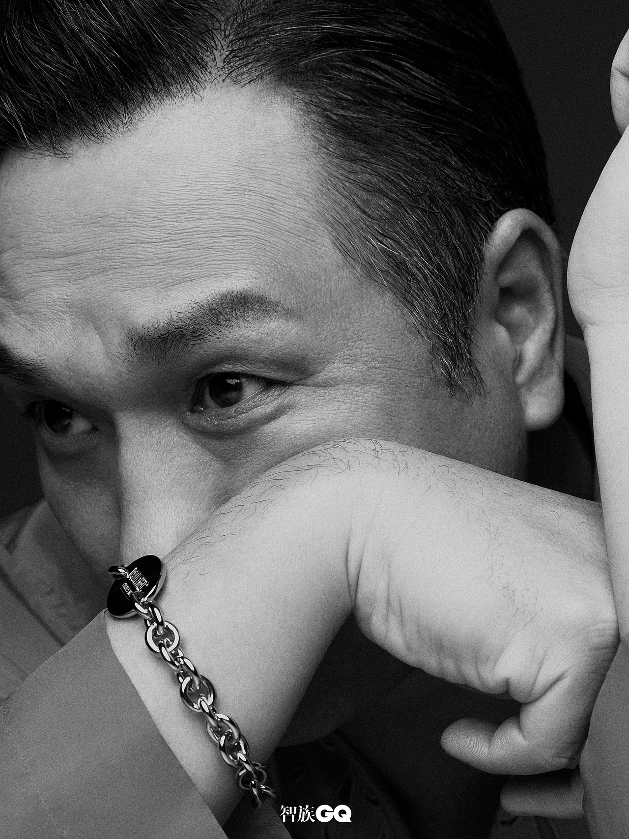 修图笔记:光影之间,捕捉灵魂的质感