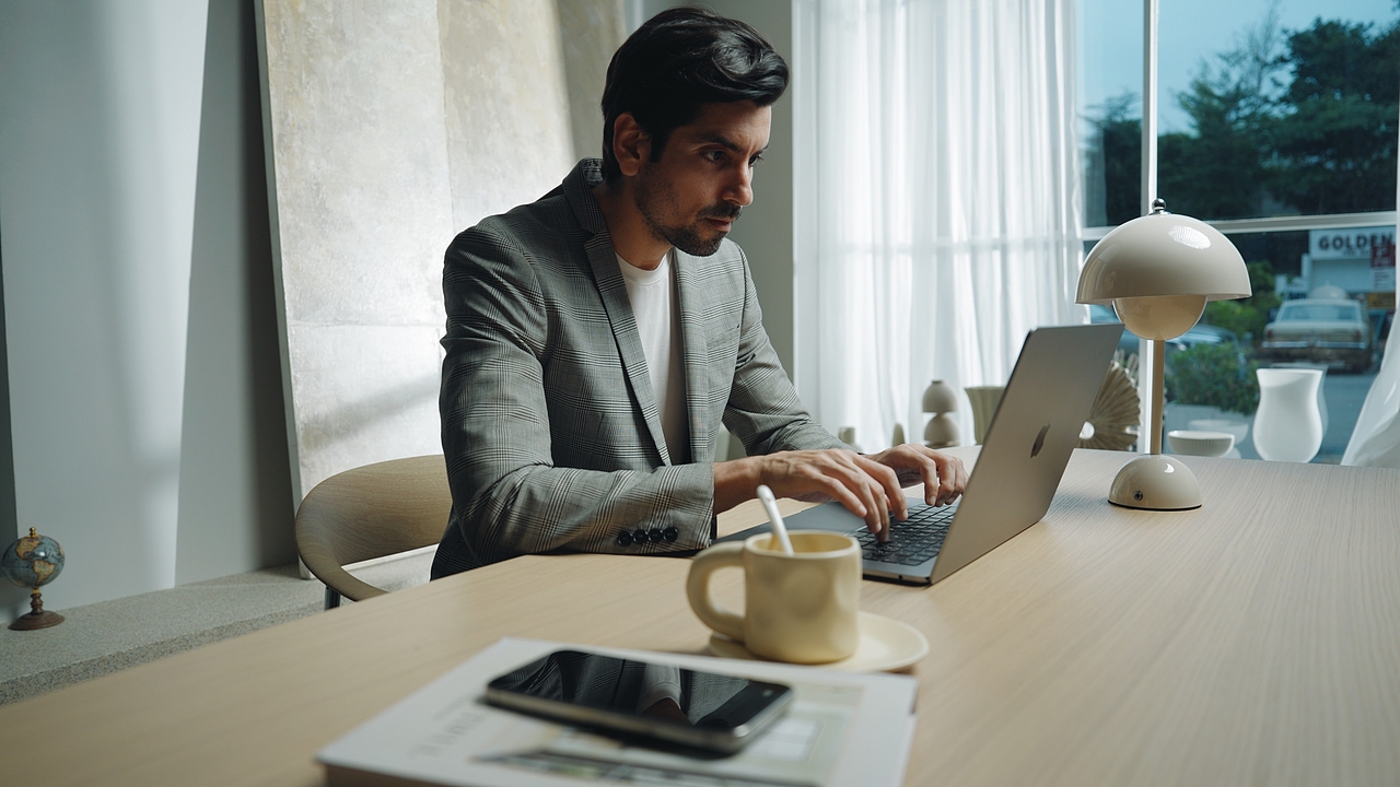 手机钢化膜的亚马逊商业广告