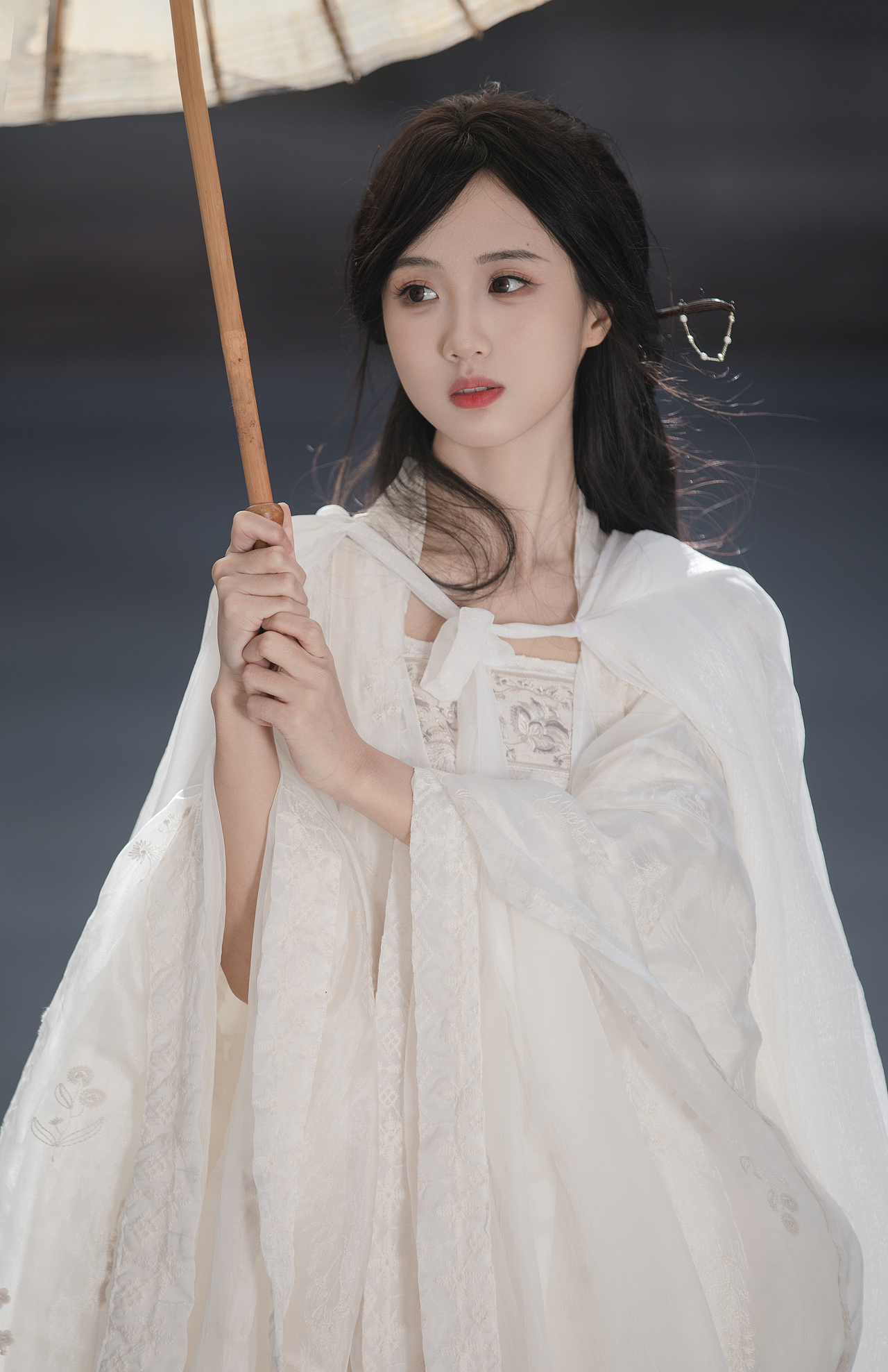 她好像有很多心事？（图ZMzgzOTg1MDI4） - 人像摄影 - 站酷设计师爱吃大米的猪原创素材 - 站酷ZCOOL