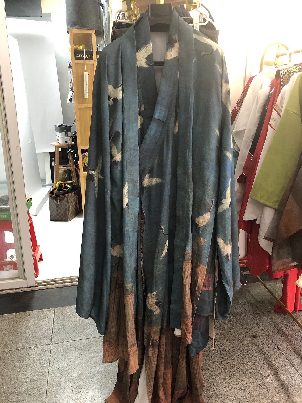 【不知】服饰出租