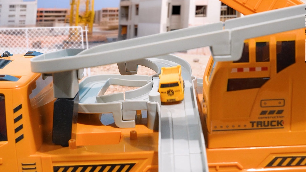 工程轨道吊车玩具样片,小车滑轨大车玩沙两种玩法