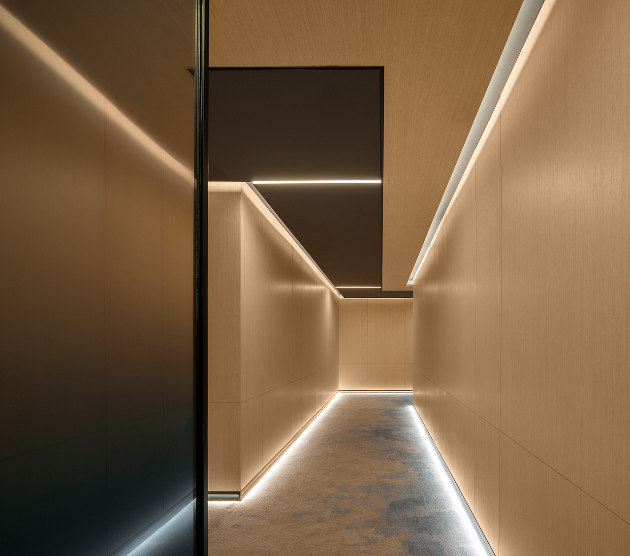 Wine City Hotel |“ 润 ”物无声