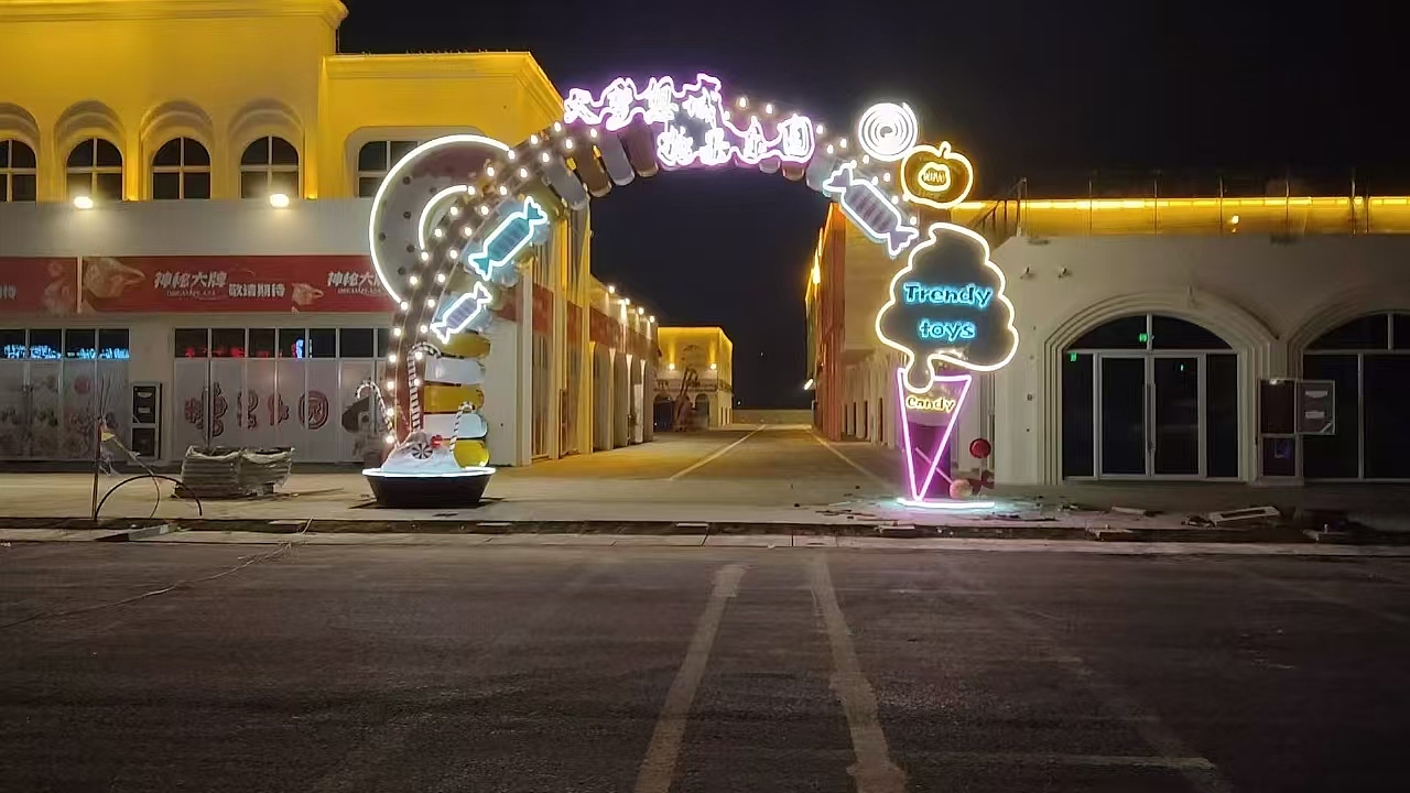 商场门头亮化美陈装置