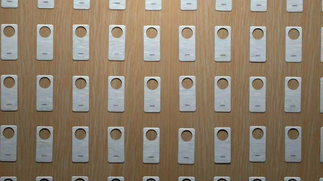 realme 14 Pro亮相！采用独特冷敏变色后盖设计，全球首创！