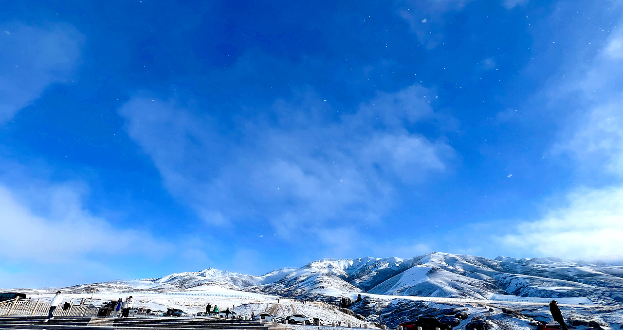 如果喜欢颜色，那一定是纯净的蓝色