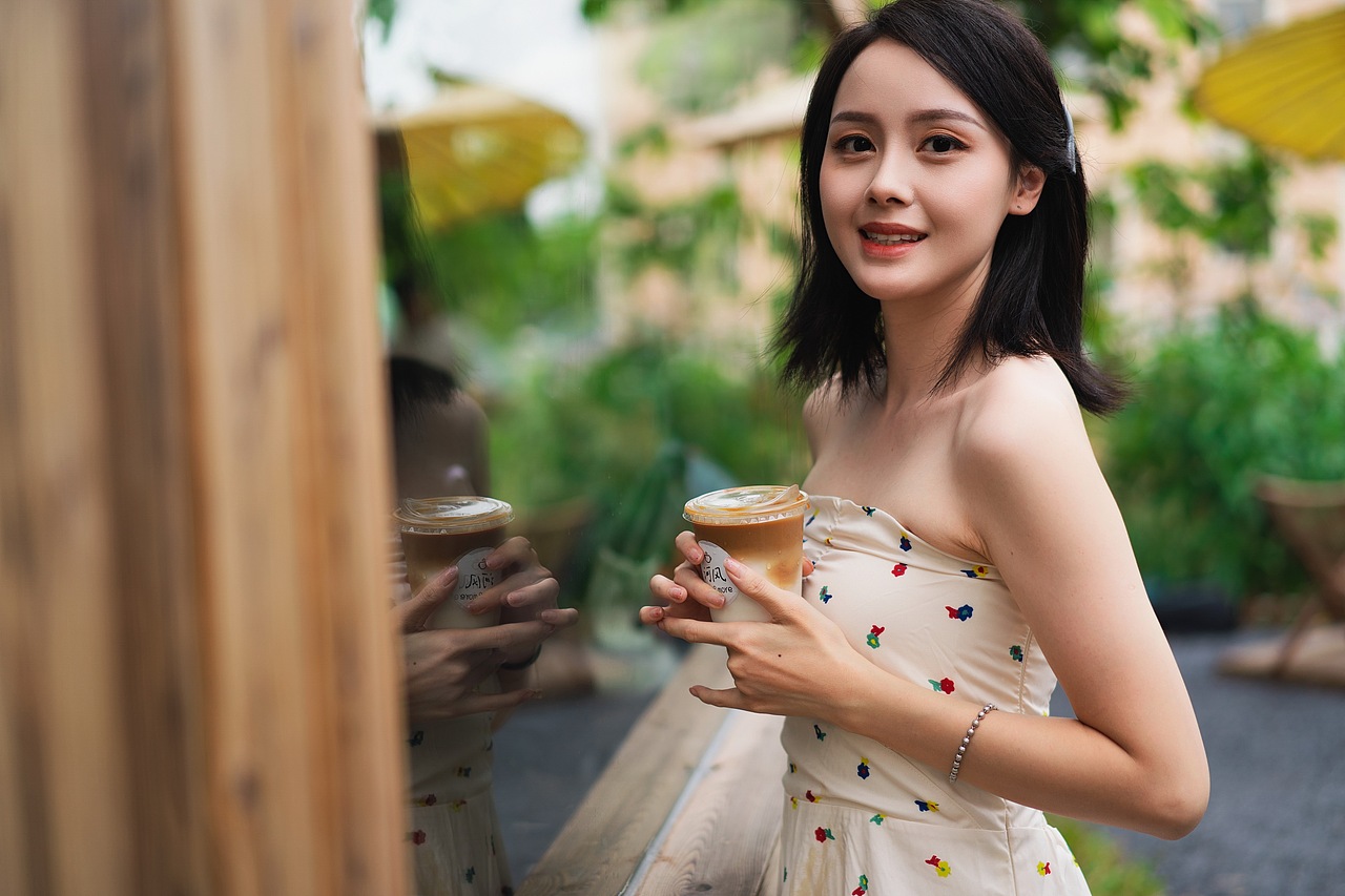 河边的咖啡厅（图ZMzg0NzExNDE2） - 人像摄影 - 站酷设计师sundayxeon原创素材 - 站酷ZCOOL