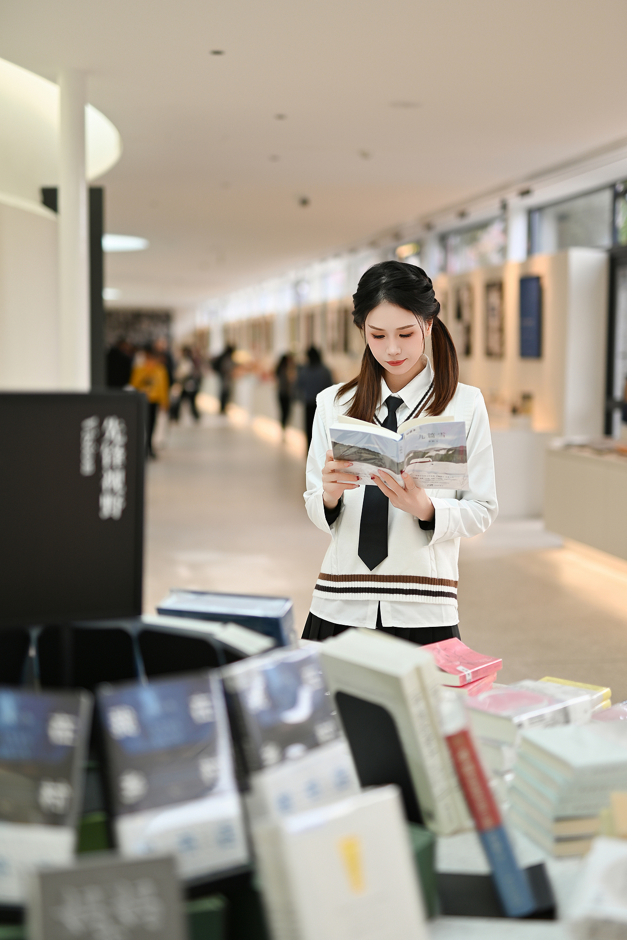 书店（图ZMzg0ODQ1MzQ4） - 人像摄影 - 站酷设计师GawainLee原创素材 - 站酷ZCOOL