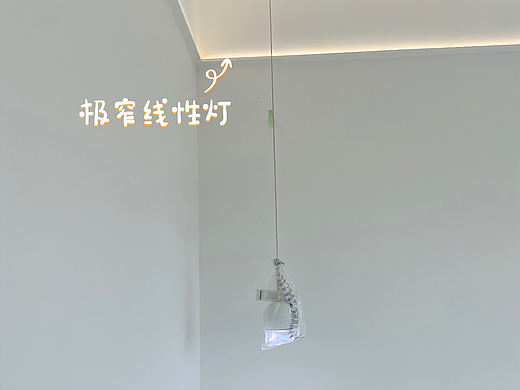 城市之窗：极简线条与都市风景的完美融合