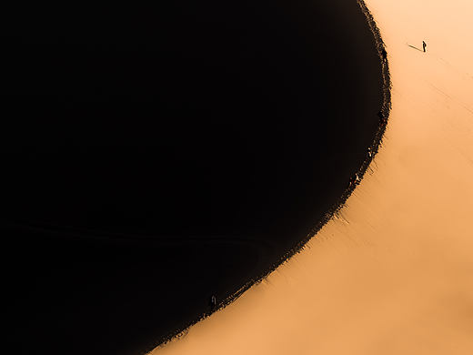 《暮色熔金 · 鸣沙秘境》—— 敦煌落日后的寂静诗