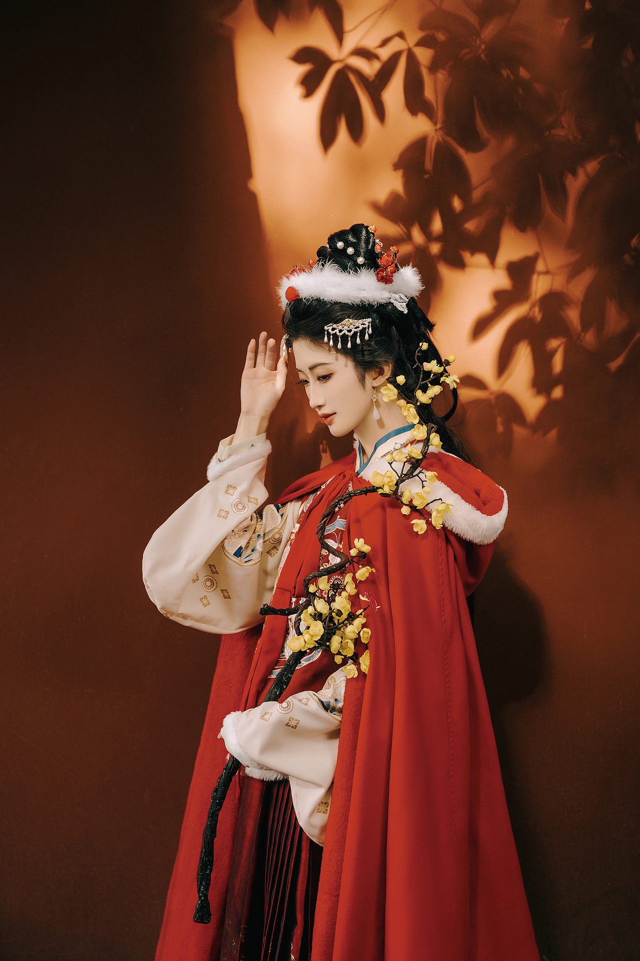 疏影横斜处,寒香暗度时