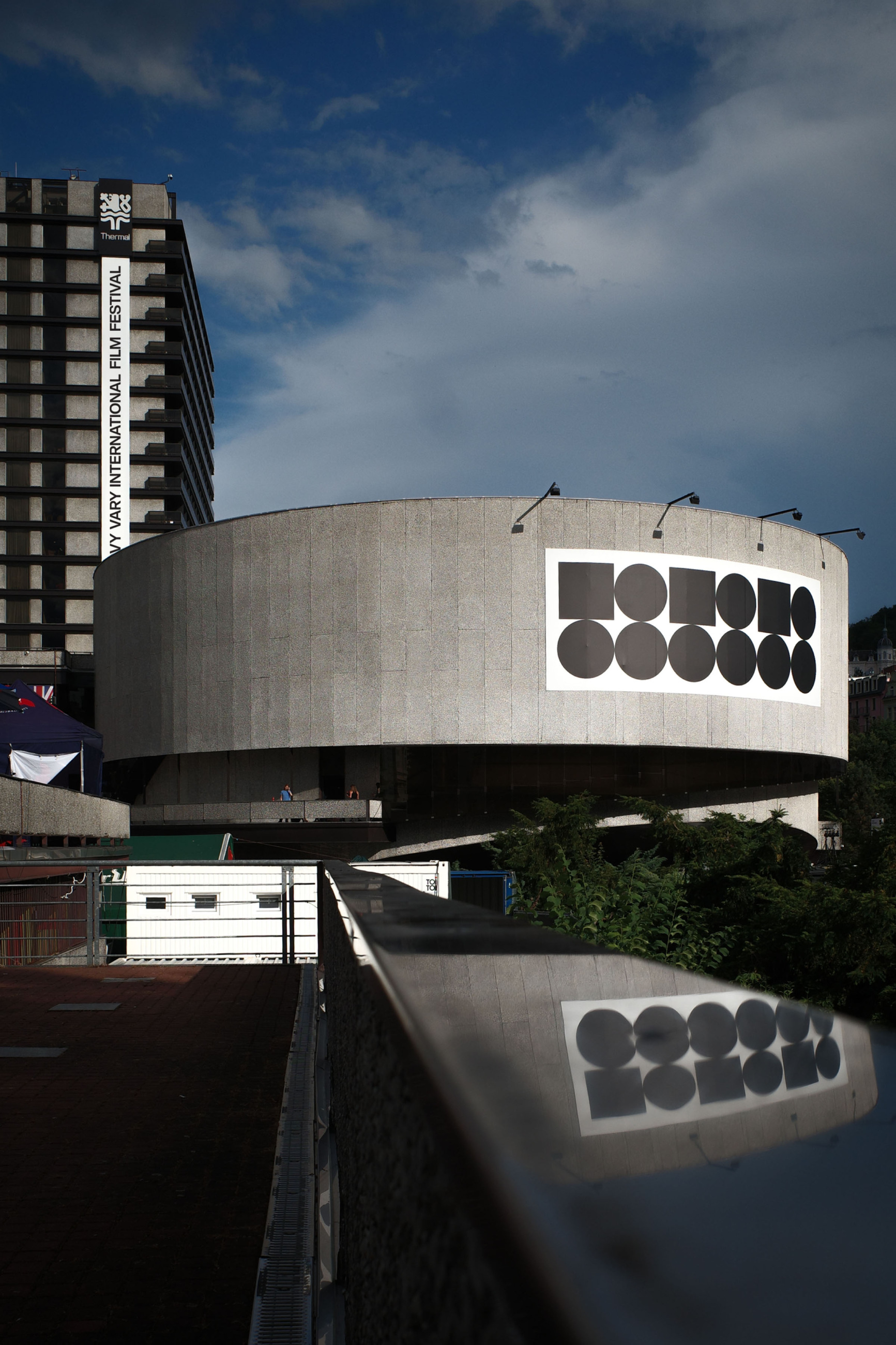 第58届卡罗维发利国际电影节logo｜365天的好设计NO.25（图ZMTUwMjQ2NDg=） - 观点 - 站酷设计师站酷资讯原创素材 - 站酷ZCOOL