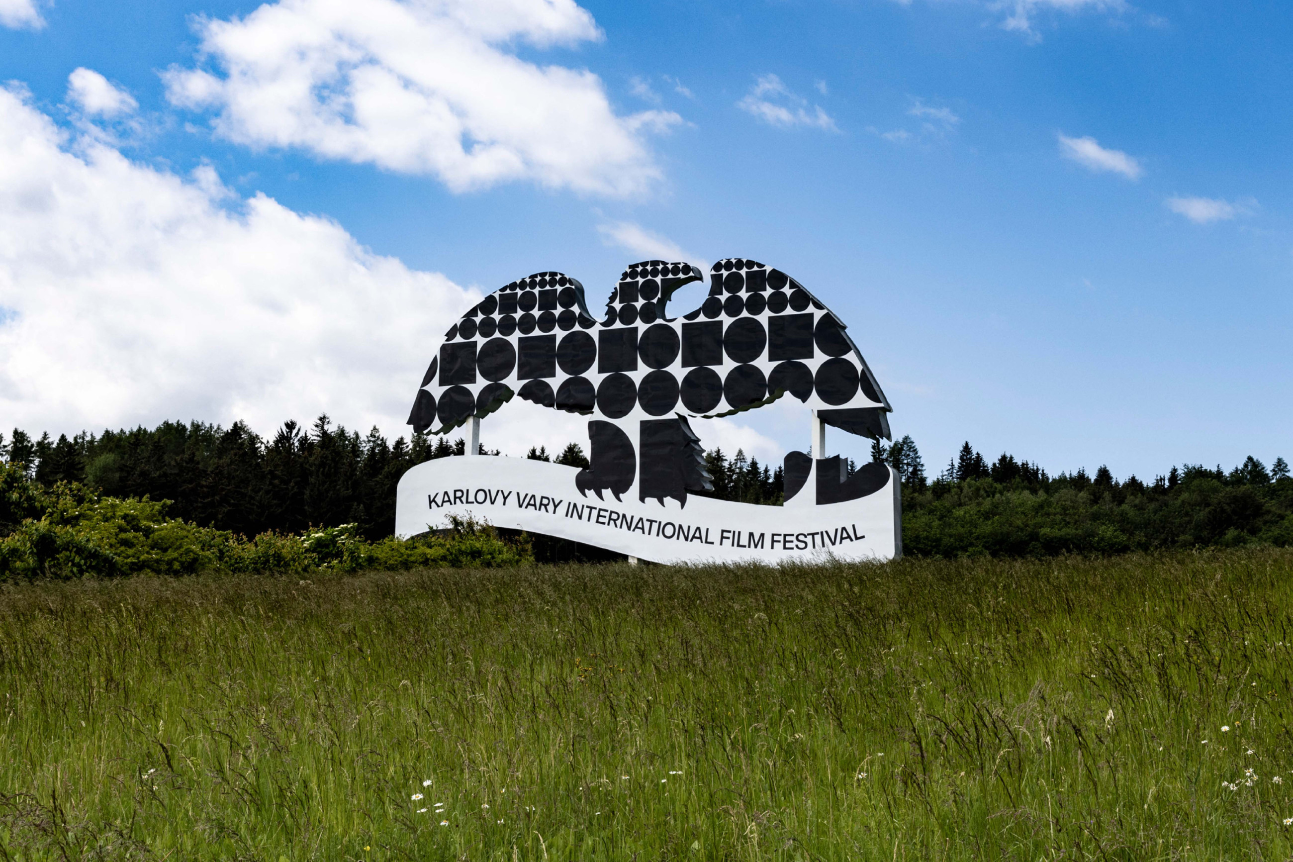 第58届卡罗维发利国际电影节logo｜365天的好设计NO.25（图ZMTUwMjQ2NjA=） - 观点 - 站酷设计师站酷资讯原创素材 - 站酷ZCOOL