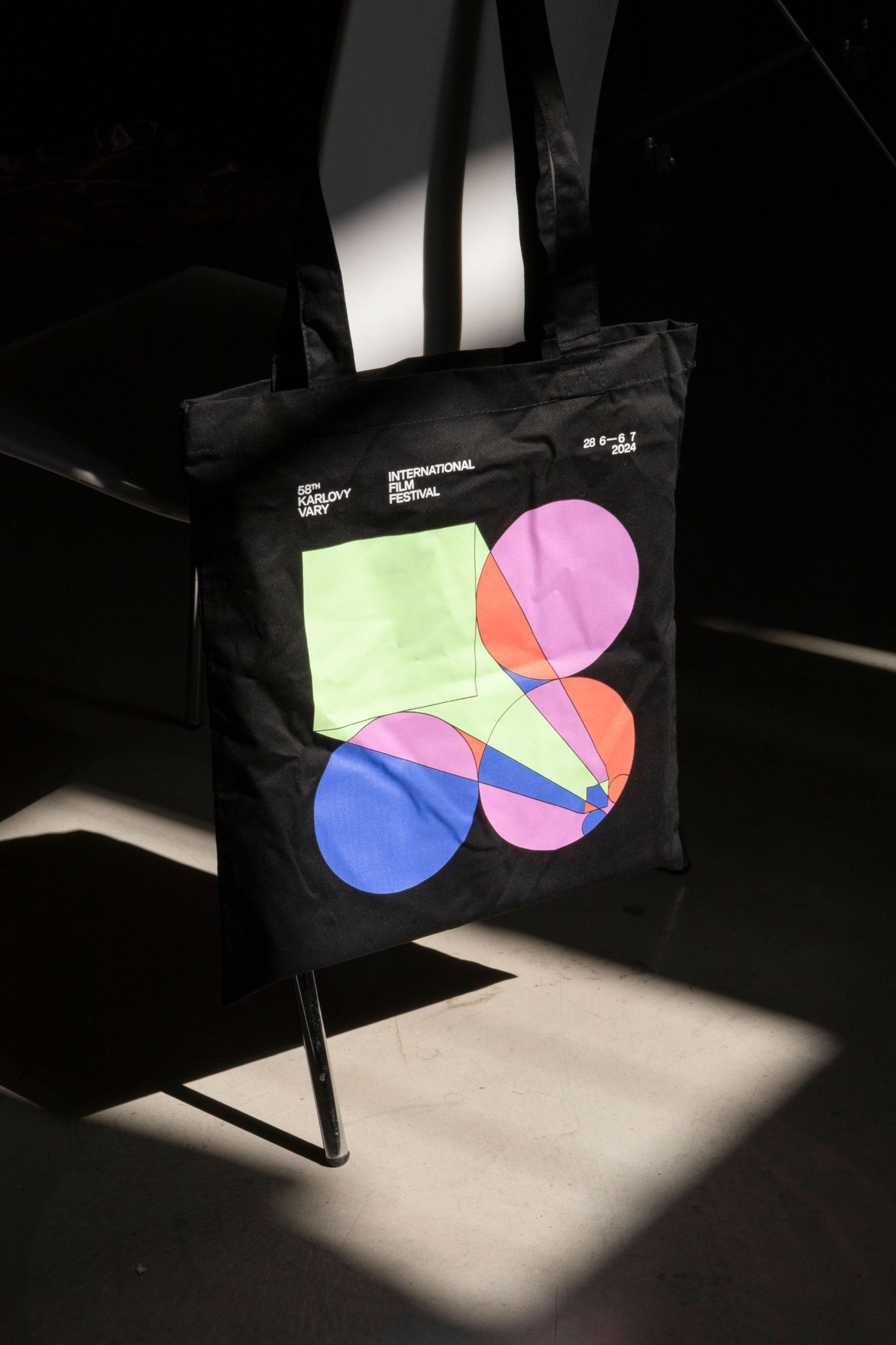 第58届卡罗维发利国际电影节logo｜365天的好设计NO.25（图ZMTUwMjQ3MDA=） - 观点 - 站酷设计师站酷资讯原创素材 - 站酷ZCOOL