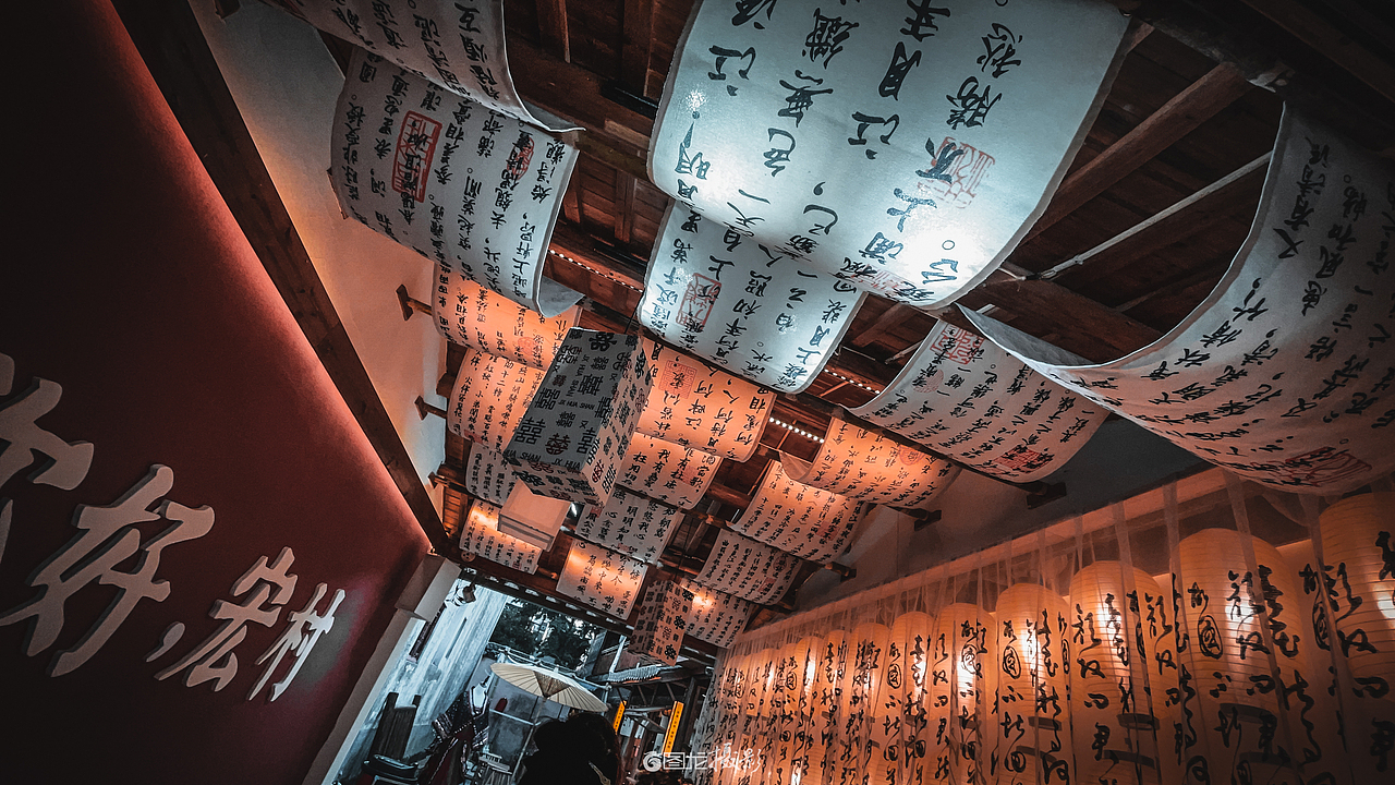 手机摄影笔记｜青瓦白墙下的岁月低语：宏村的故事