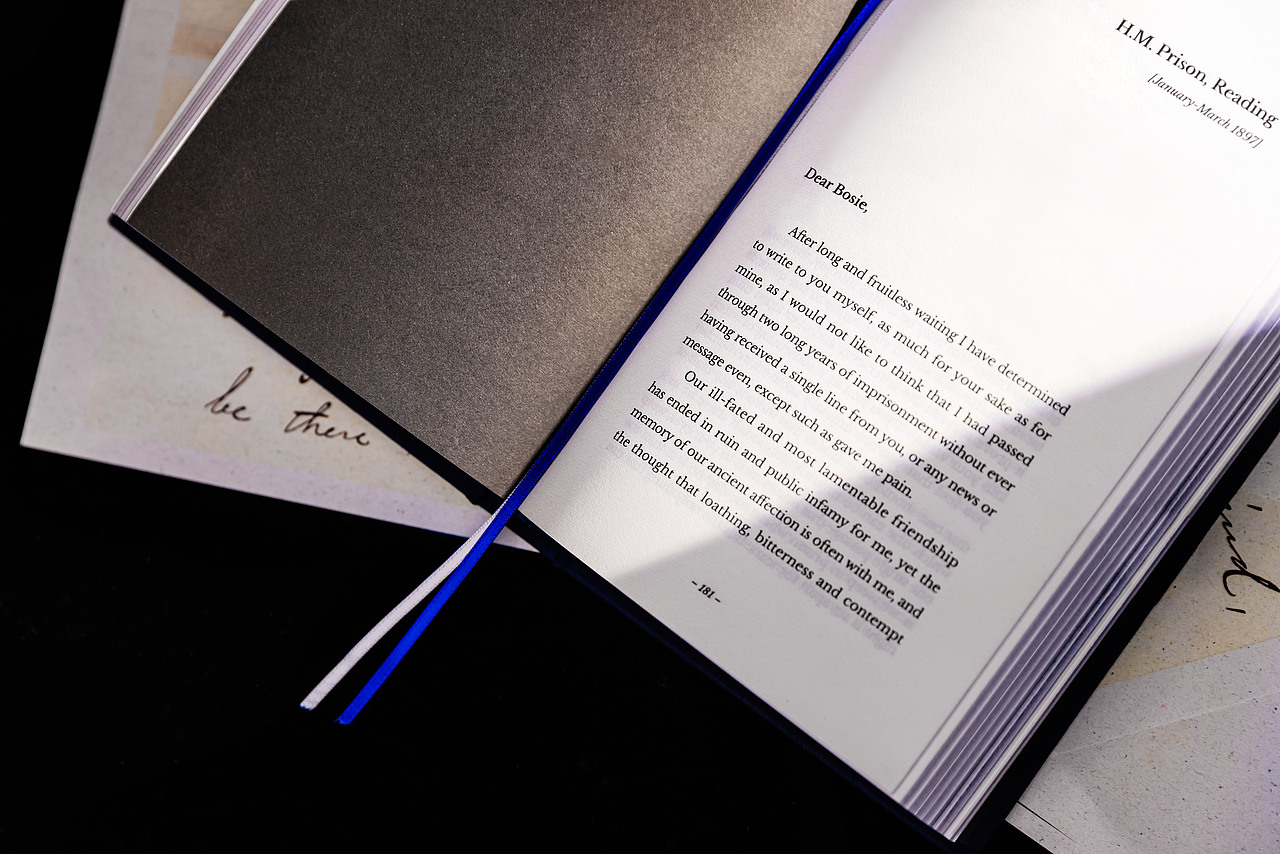 书籍设计 |《自深深处》（图ZMzg1MDQ4MzMy） - 书籍/画册 - 站酷设计师KiraCJ原创素材 - 站酷ZCOOL