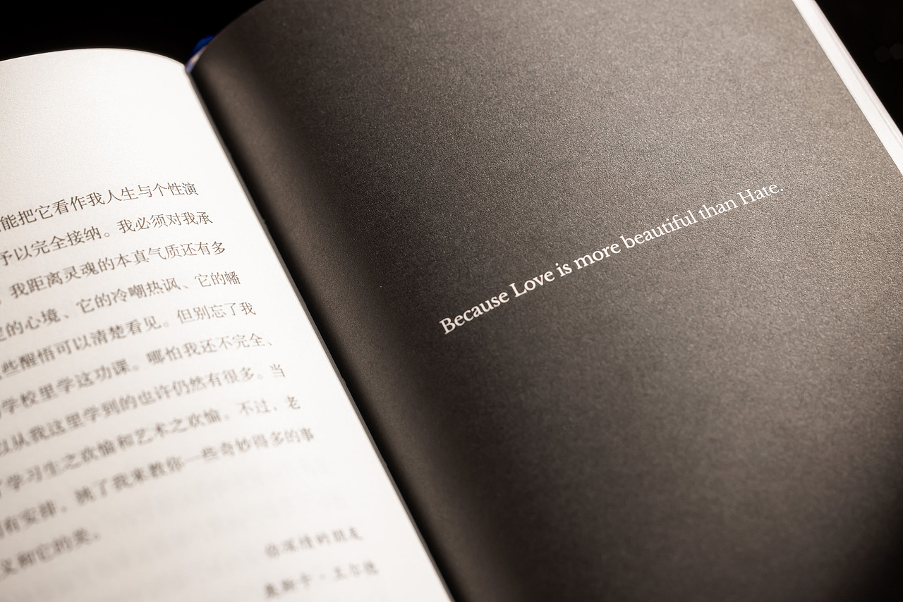 书籍设计 |《自深深处》（图ZMzg1MDQ4NTg4） - 书籍/画册 - 站酷设计师KiraCJ原创素材 - 站酷ZCOOL