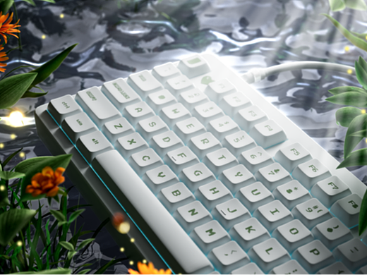 机械键盘夜晚水面场景渲染