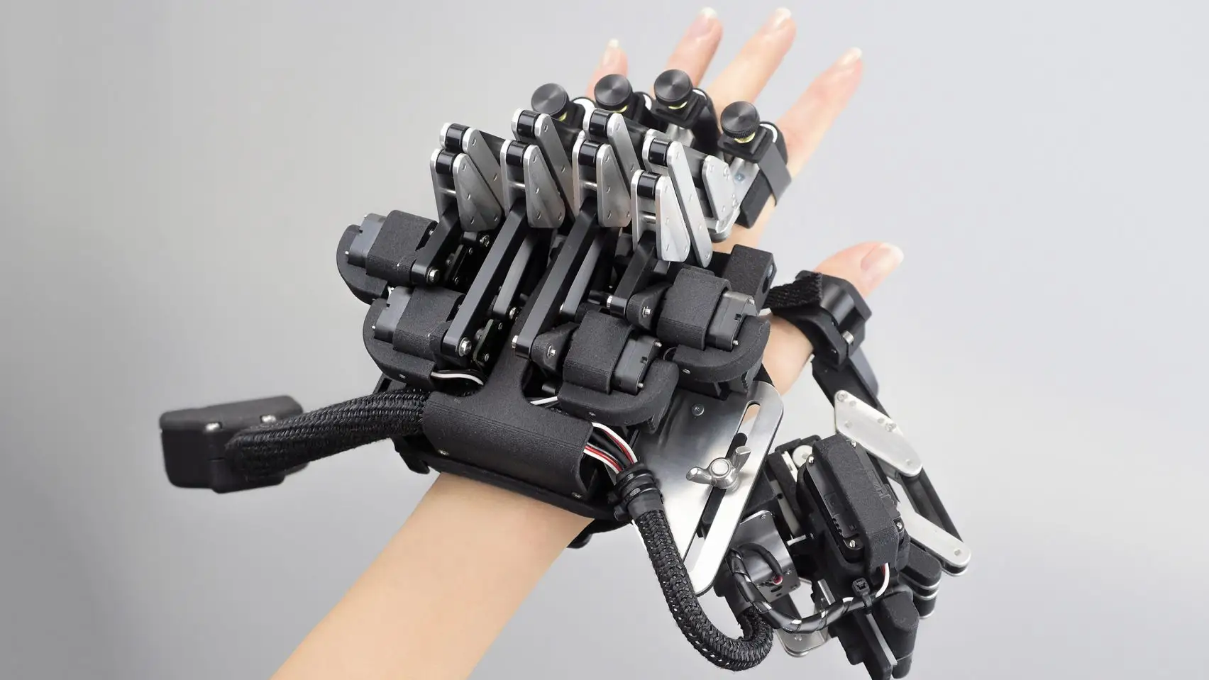 索尼推出机器人外骨骼/苹果推出桌面台灯机器人/阮佳蛇年首更漫画《魔龙冠》