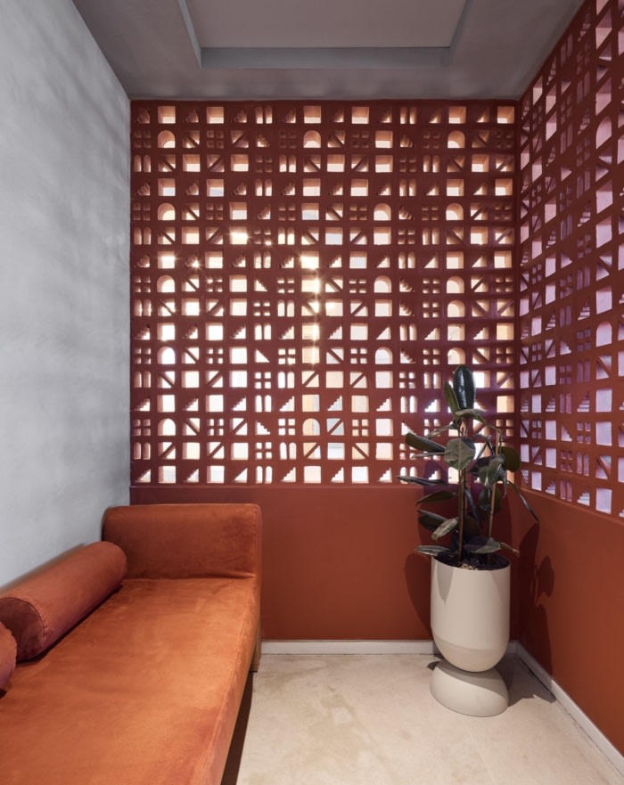 整体风格以柔和、轻盈、简洁的线条为特色 营造出宽敞轻盈的感觉