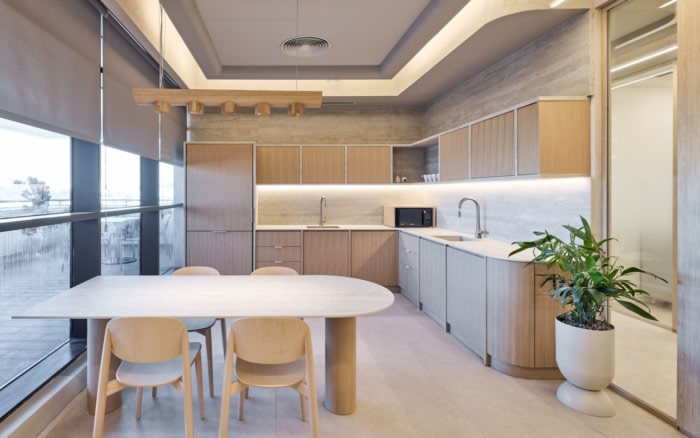 整体风格以柔和、轻盈、简洁的线条为特色 营造出宽敞轻盈的感觉