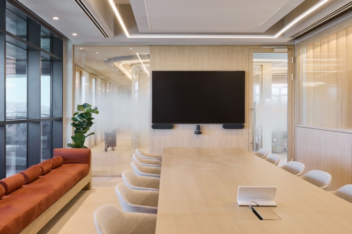 整体风格以柔和、轻盈、简洁的线条为特色 营造出宽敞轻盈的感觉