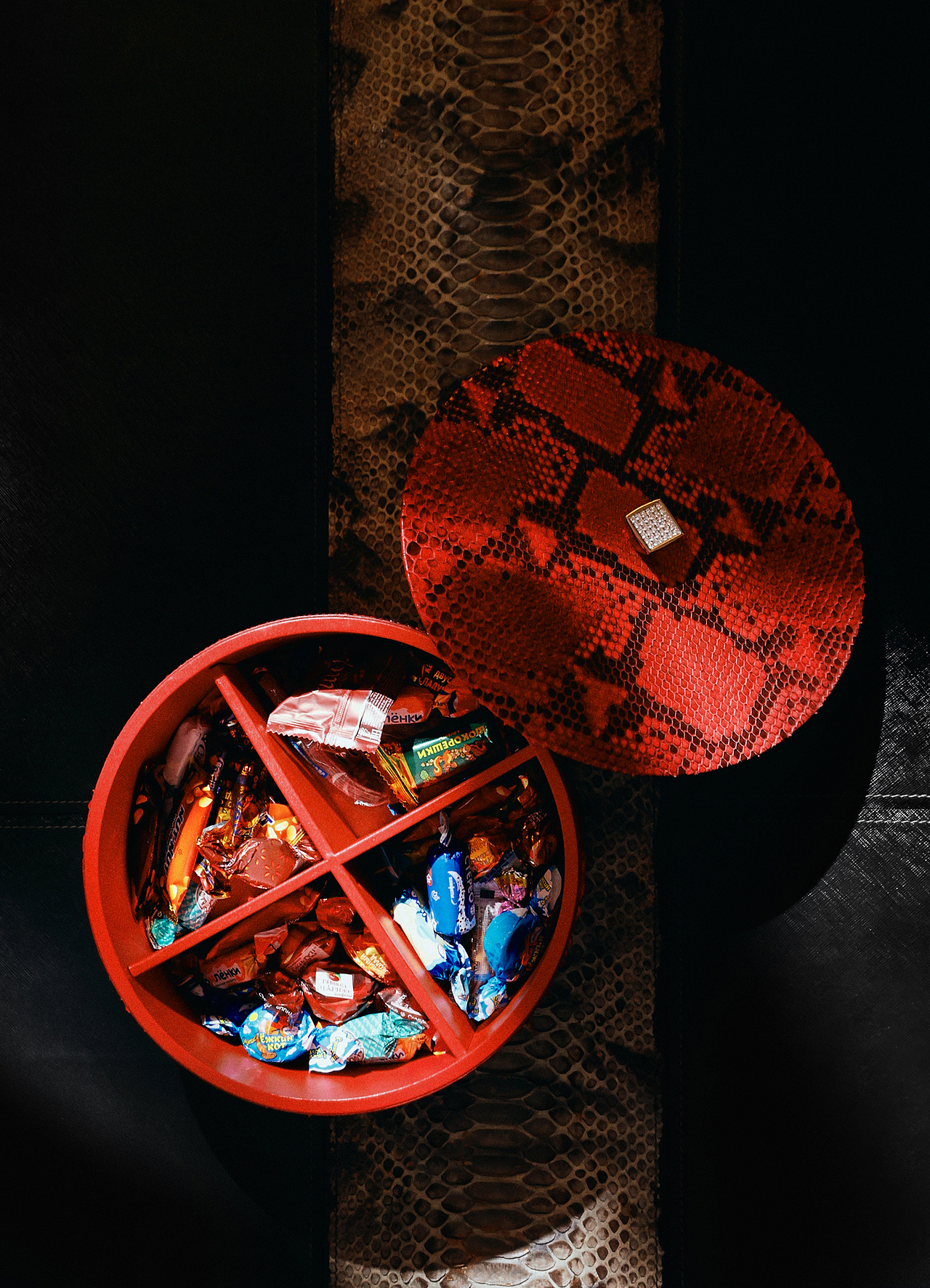 蟒蛇皮糖果盒场景摄影案例分享