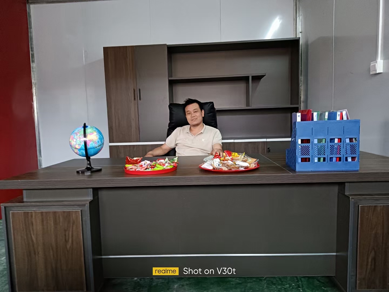 左春城人在厦门,来自安徽省。一位做门的先生。左春城