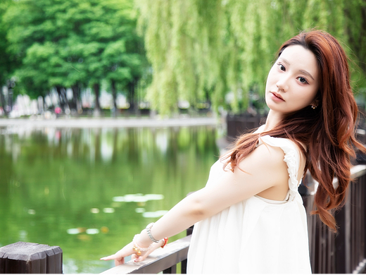 踏遍了千山万水，目光所及之处，云卷云舒