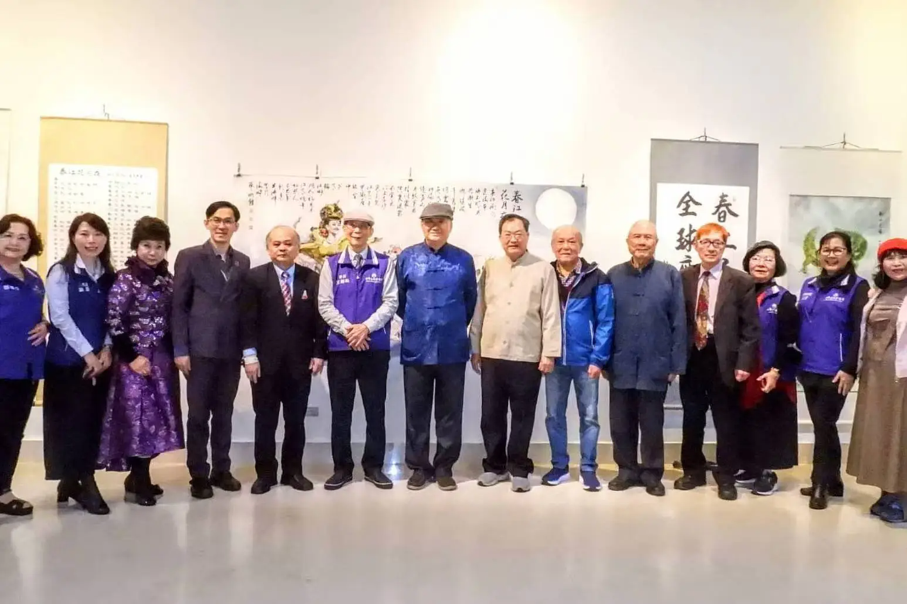 首届世界华人暨两岸诗词书画名家邀请展盛大开幕