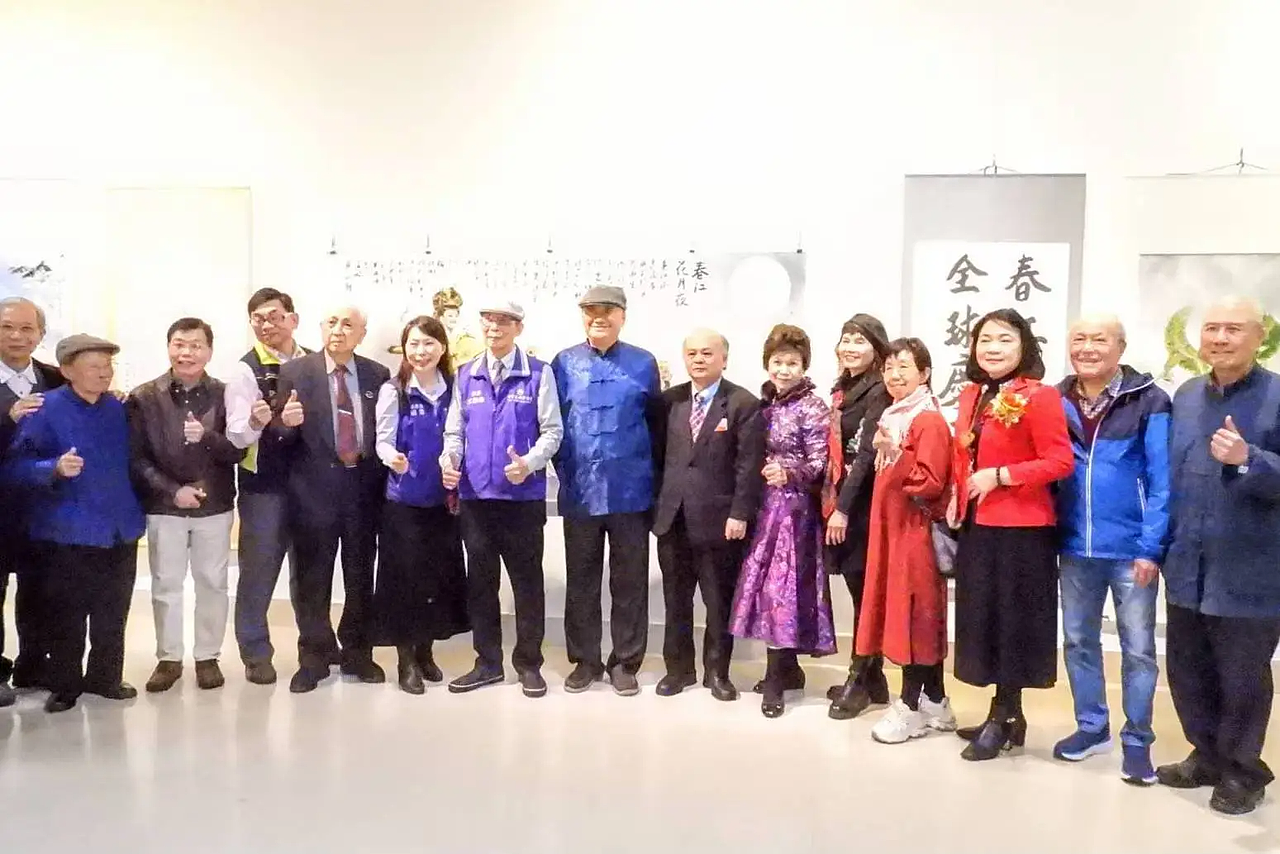首届世界华人暨两岸诗词书画名家邀请展盛大开幕