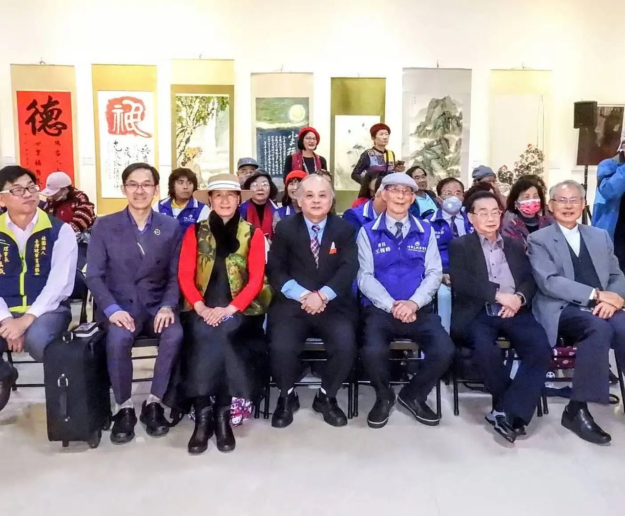 首届世界华人暨两岸诗词书画名家邀请展盛大开幕