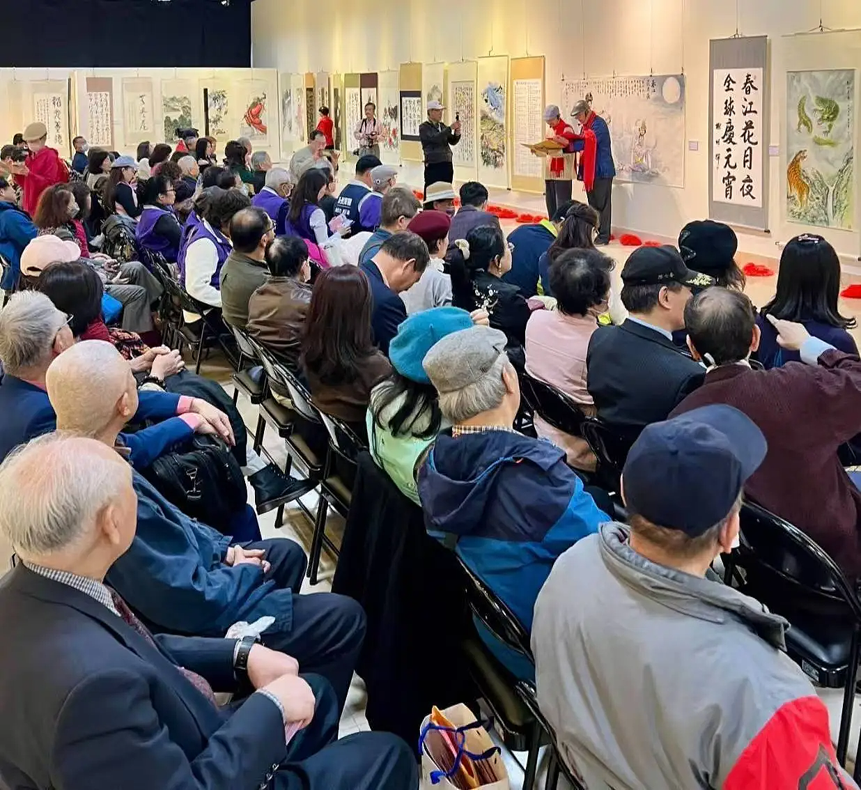 首届世界华人暨两岸诗词书画名家邀请展盛大开幕