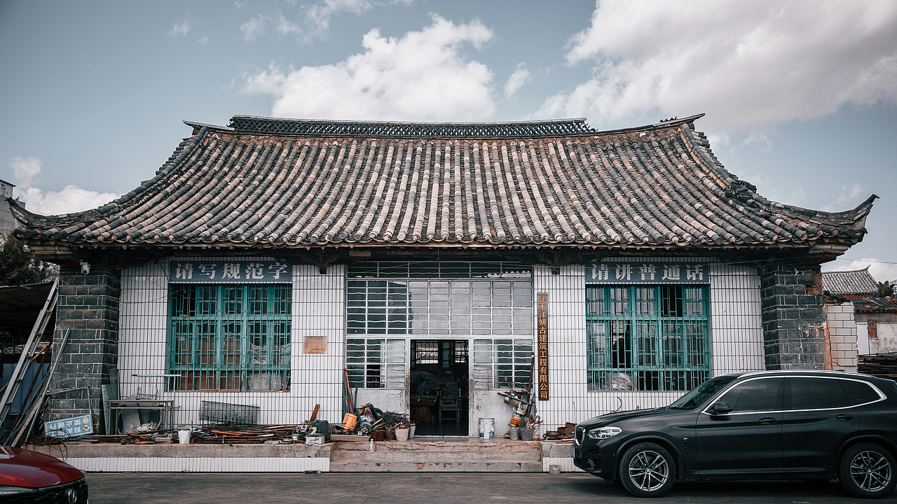 曾经的小学 现在成了一副残垣断壁的景象