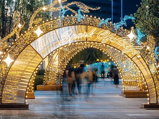 《文旅灯光：为城市夜晚披上梦幻霓裳》