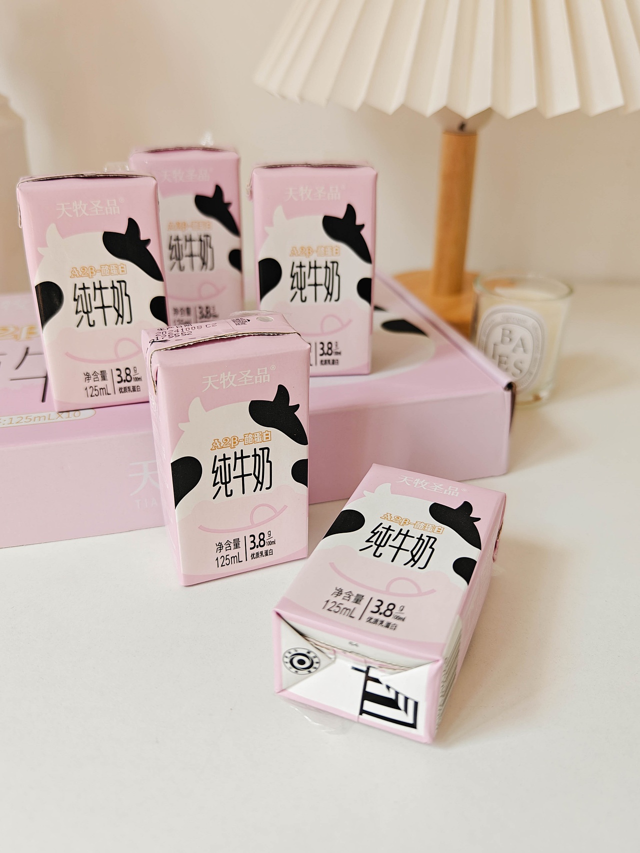 牛奶产品的生活感实拍图（1）（图ZMzg1NzI5NTY4） - 产品摄影 - 站酷设计师阿C不吃香菜原创素材 - 站酷ZCOOL