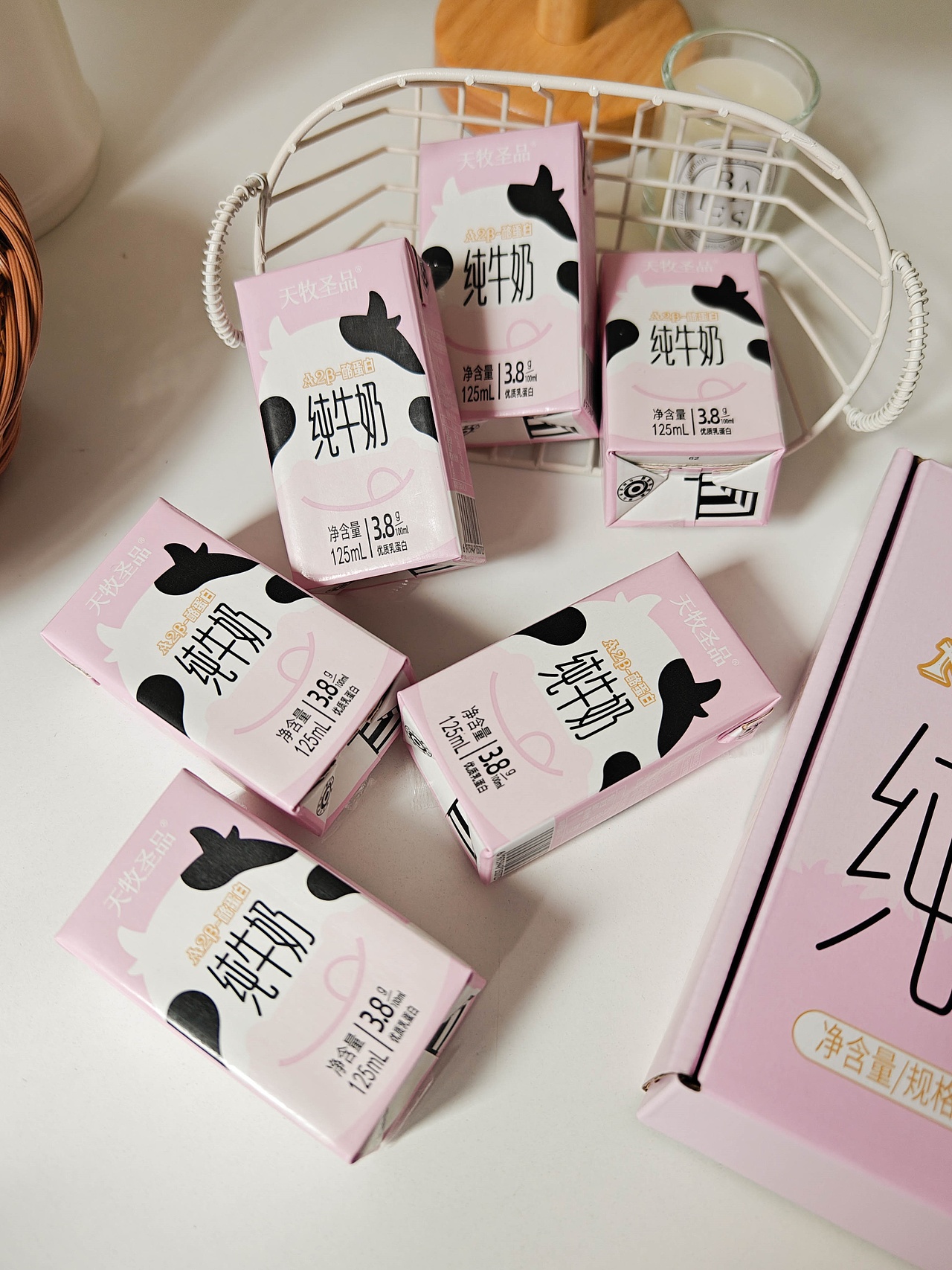 牛奶产品的生活感实拍图（1）（图ZMzg1NzI5NTc2） - 产品摄影 - 站酷设计师阿C不吃香菜原创素材 - 站酷ZCOOL