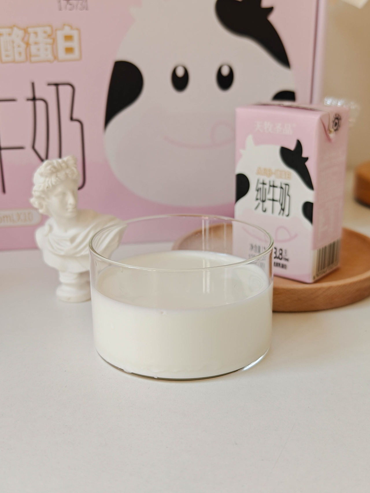 牛奶产品的生活感实拍图（1）（图ZMzg1NzI5NTgw） - 产品摄影 - 站酷设计师阿C不吃香菜原创素材 - 站酷ZCOOL