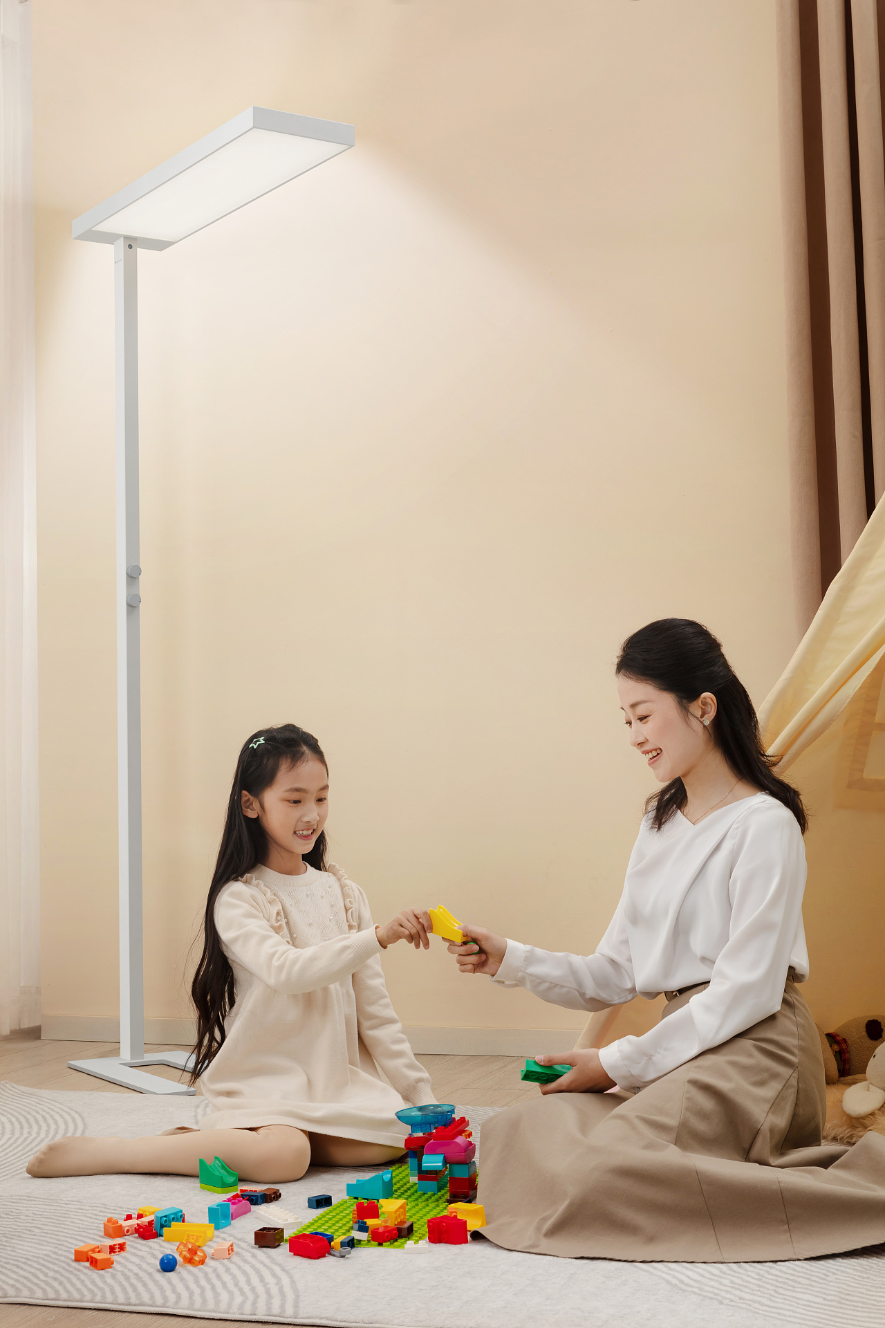 作业护眼灯台灯主图模特拍摄