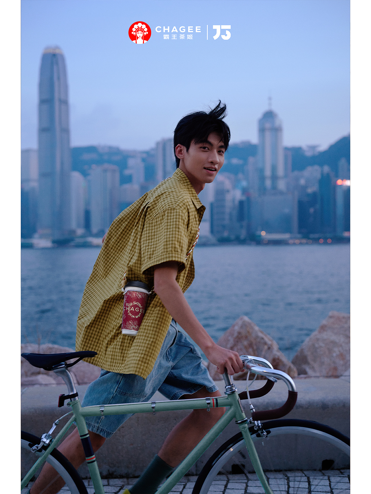 奶茶人像 / 霸王茶姬香港开城海报