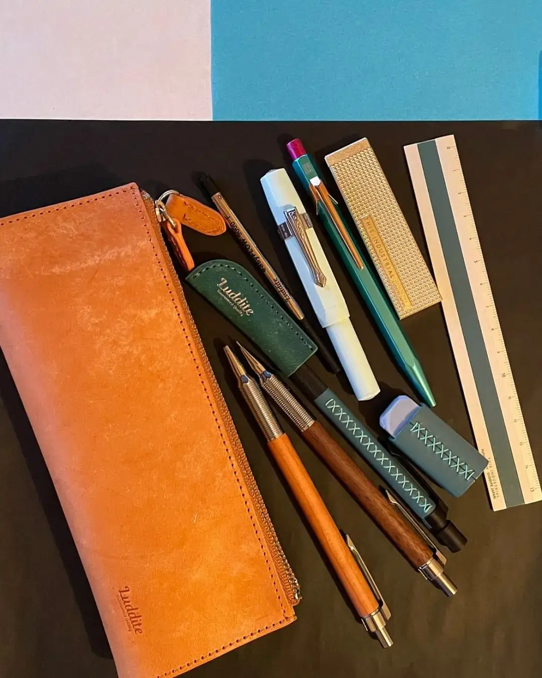 2025日本文具大赏出炉/IllustrationX预测2025插画趋势/OLIVE YOUNG 更新 LOGO