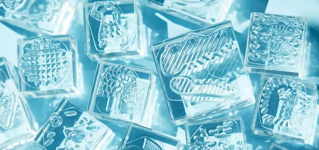 2025日本文具大赏出炉/IllustrationX预测2025插画趋势/OLIVE YOUNG 更新 LOGO