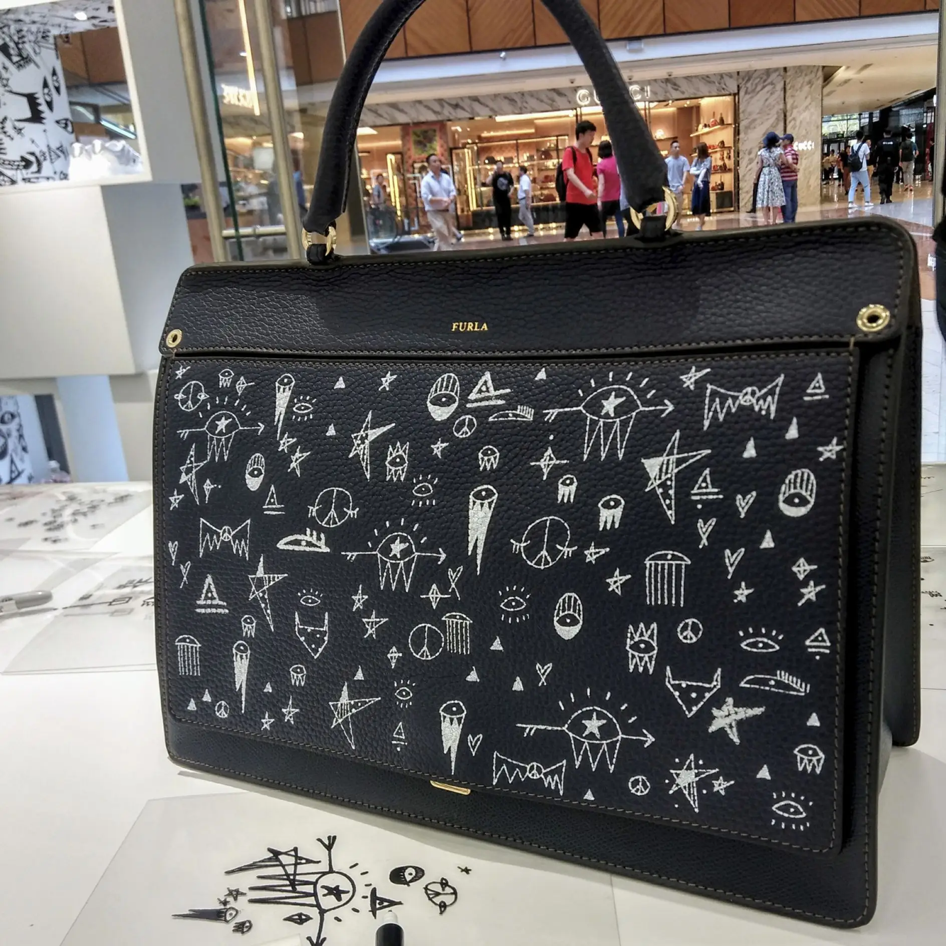 2025日本文具大赏出炉/IllustrationX预测2025插画趋势/OLIVE YOUNG 更新 LOGO