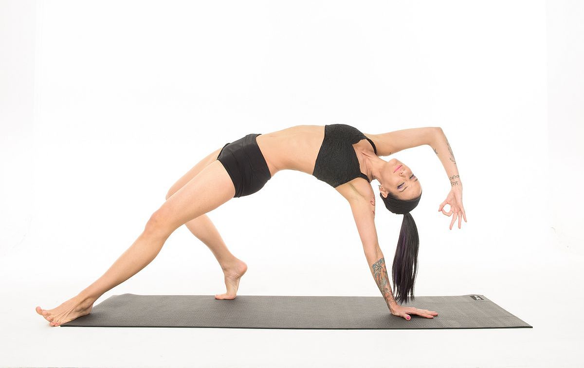 瑜伽健身会所（图ZMzg1OTkyNzQ0） - 海报 - 站酷设计师熊猫爱吃小竹子原创素材 - 站酷ZCOOL